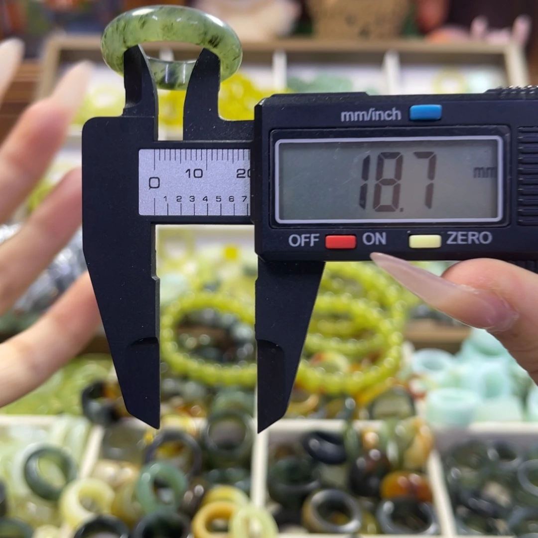 蛇纹石玉未镶嵌手镯101