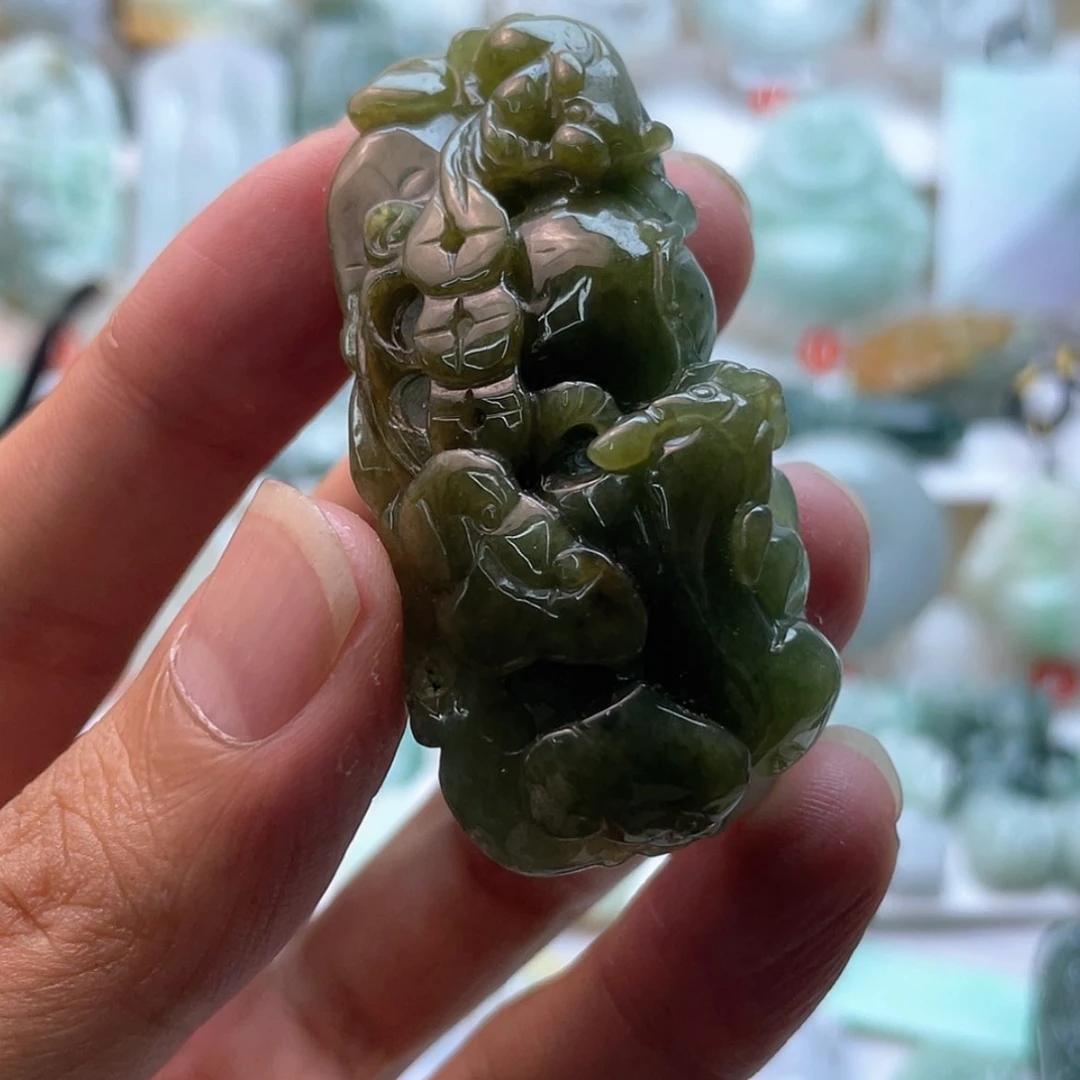 【闪购商品】颈饰未镶嵌翡翠抱球貔貅