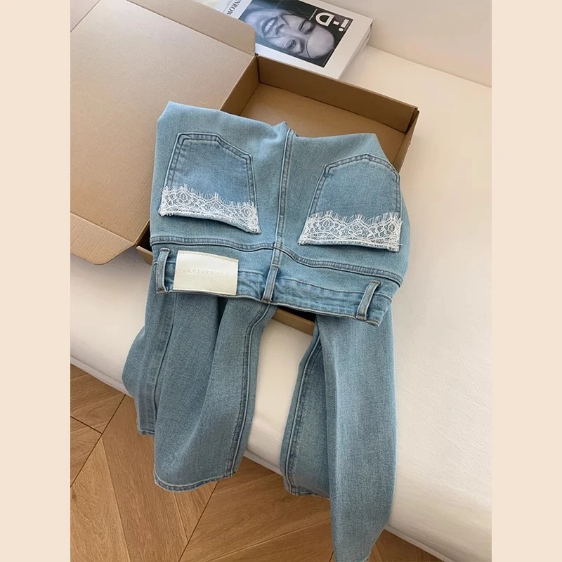 浅蓝色蕾丝边阔腿牛仔裤女2025春季新款宽松高腰显瘦百搭直筒裤子