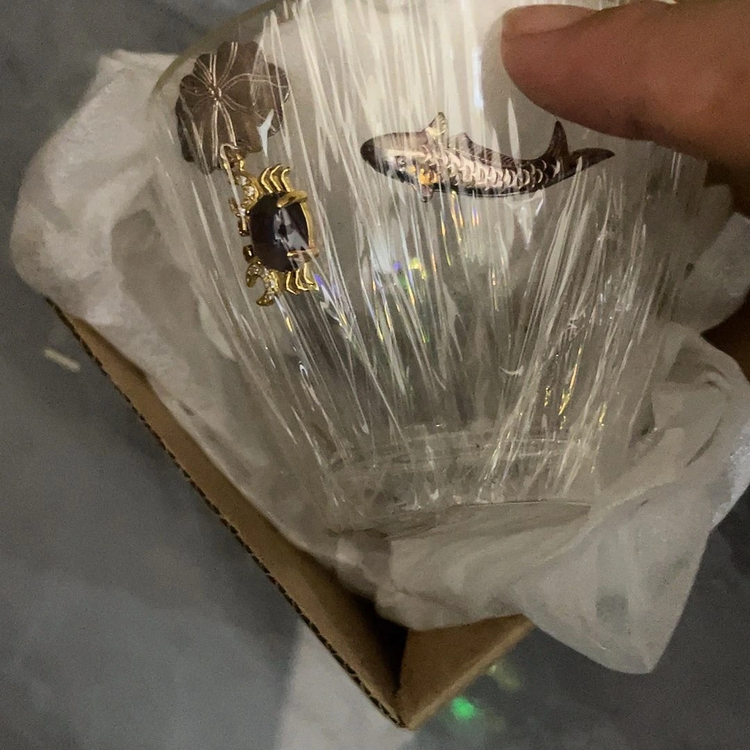 搪瓷杯子里还有很多东西