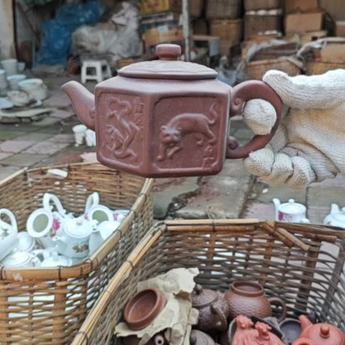 库存微瑕紫砂壶一个