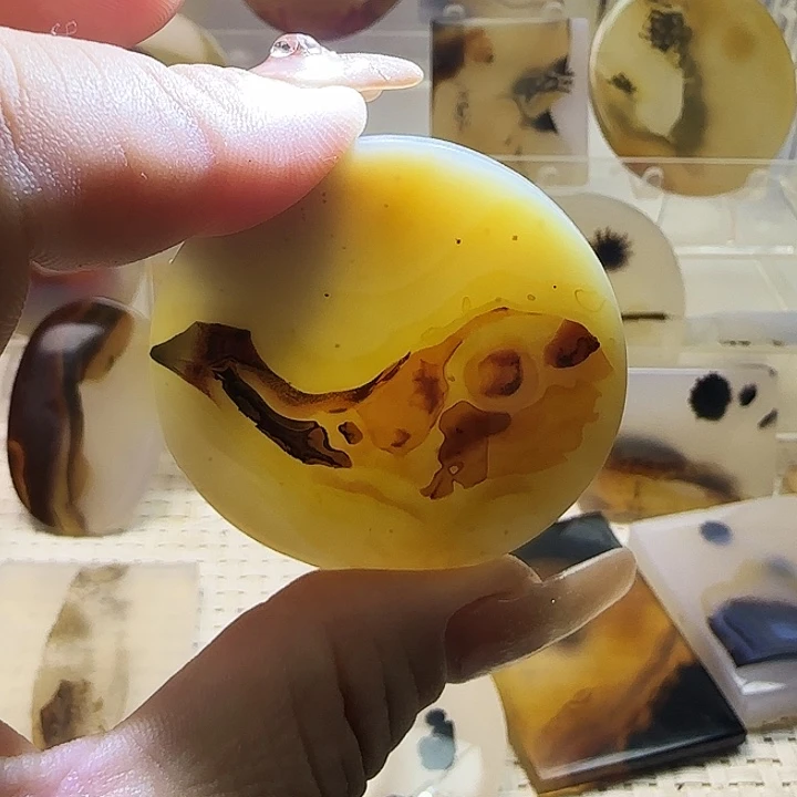 玛瑙/玉髓未镶嵌珠宝奇石