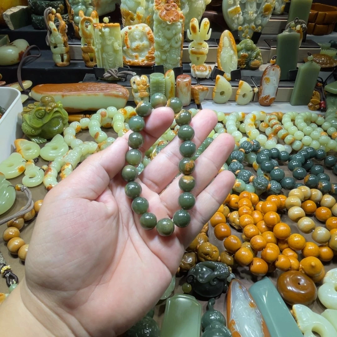 透闪石质玉未镶嵌珠宝奇石