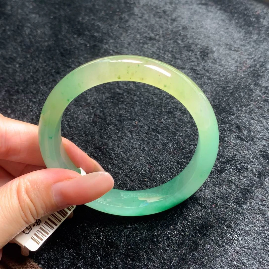 石英质玉（非洲翠）手镯未镶嵌