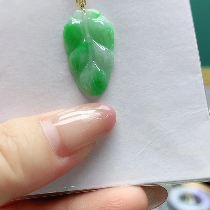 翡翠18K金镶嵌颈饰翡翠18K金镶嵌项链吊坠