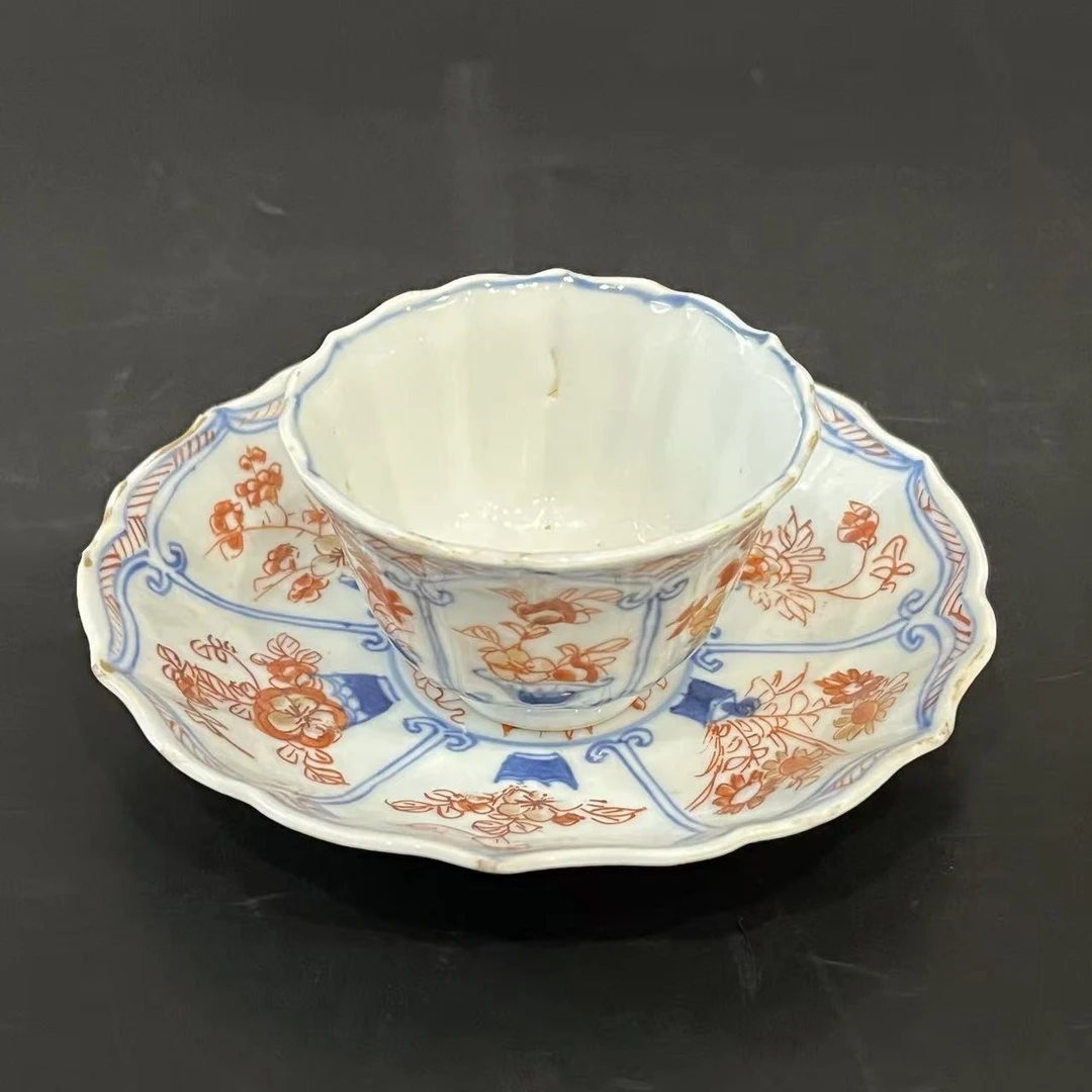 25101077清雍正青花矾红花卉纹葵口杯碟 碟直径11.2杯高4cm