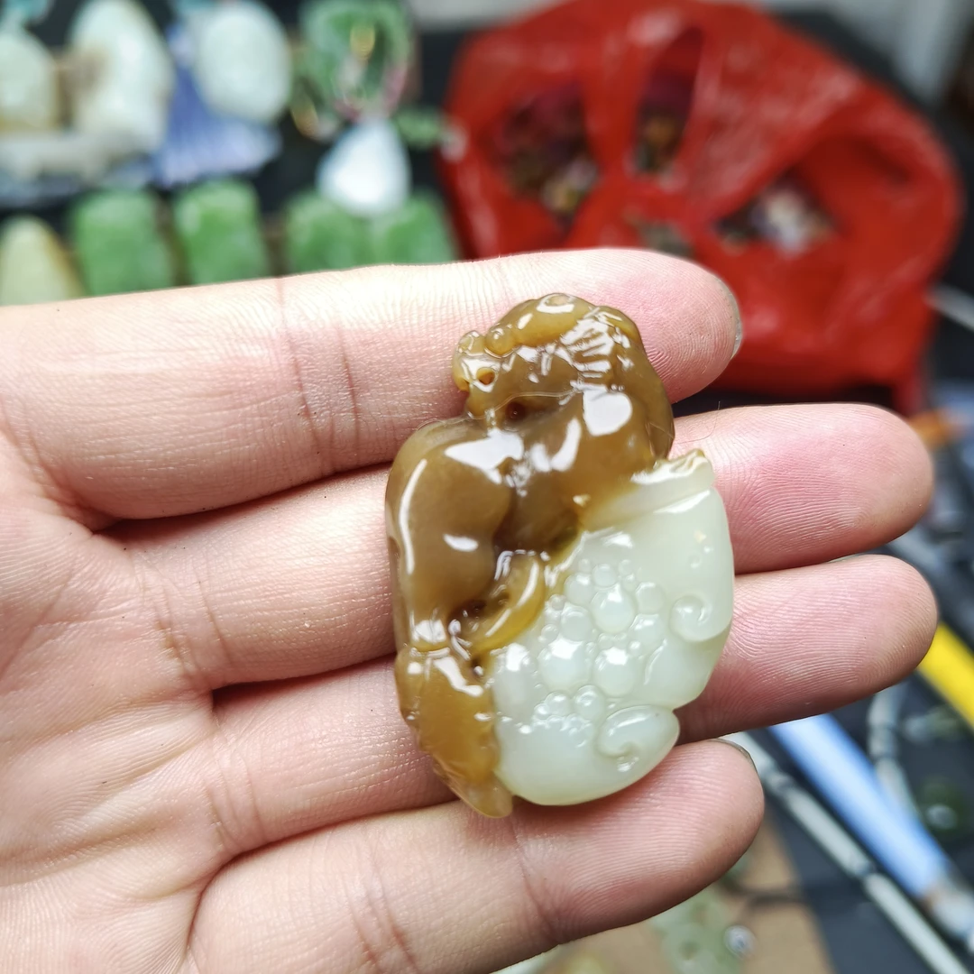 天然和田玉新疆糖料貔貅精美挂件