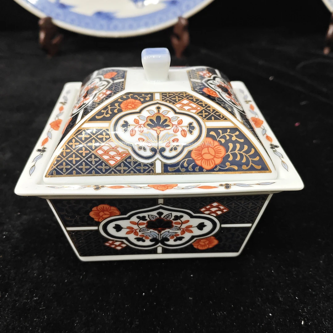 弥右卫门双款盖罐， 四边形满伊万里画片盖罐茶叶罐 储物罐