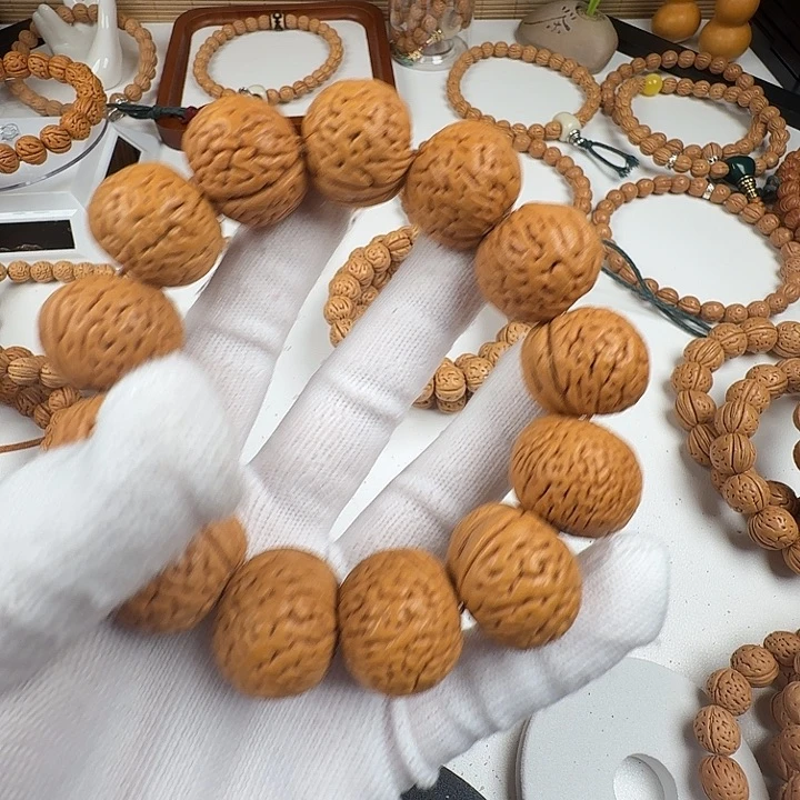 红***方桃核吊坠88888888885