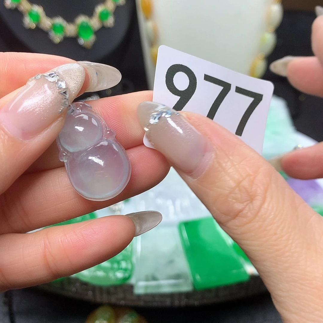 翡翠吊坠(赠链)未镶嵌