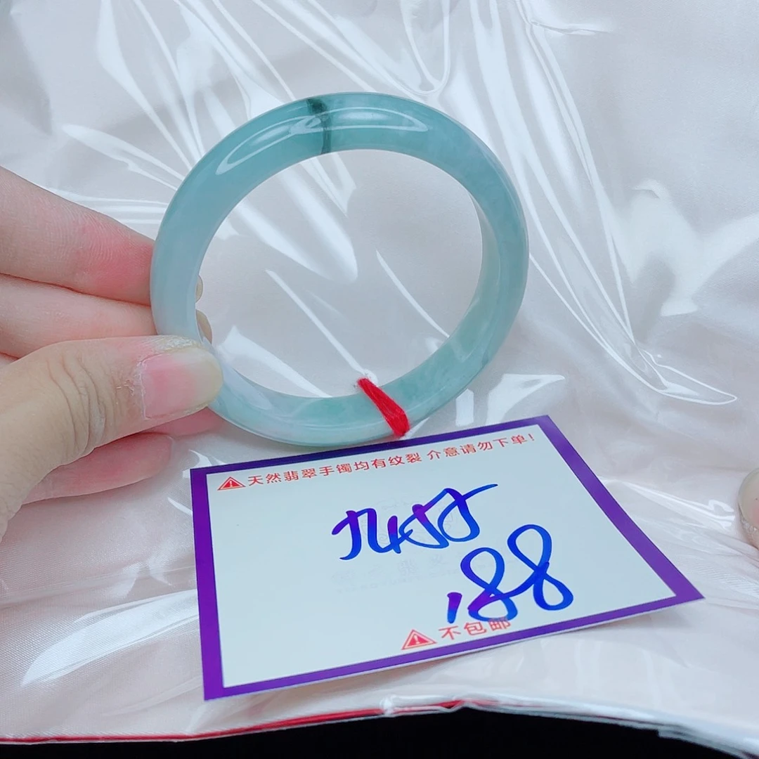 翡翠手镯未镶嵌翡翠