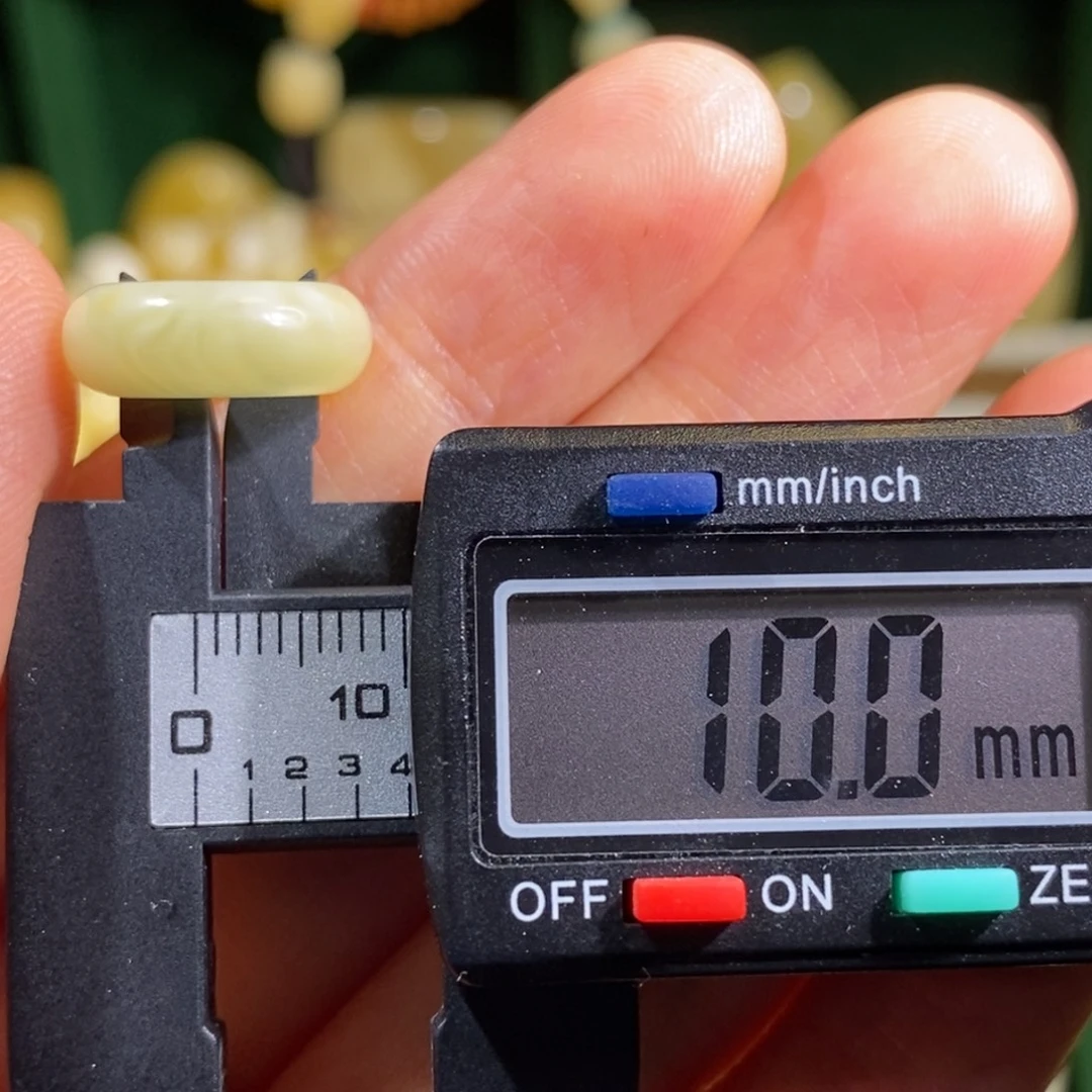 蜜蜡未镶嵌裸石配饰