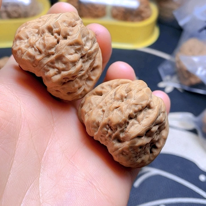 文玩核桃吊坠蛤蟆一对