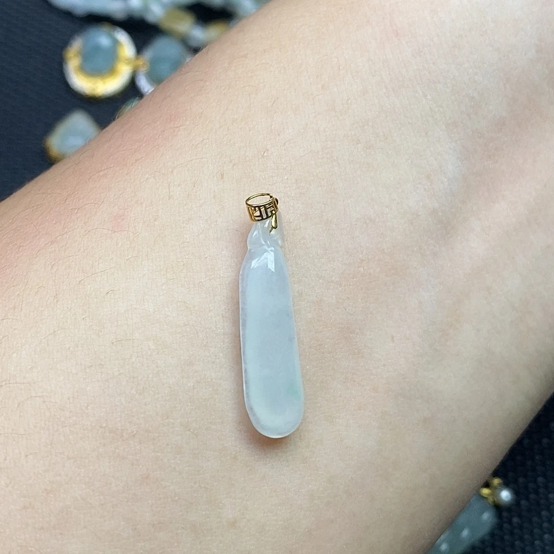 翡翠18K金镶嵌颈饰福瓜