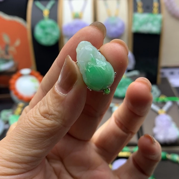 翡翠未镶嵌吊坠(不含链)