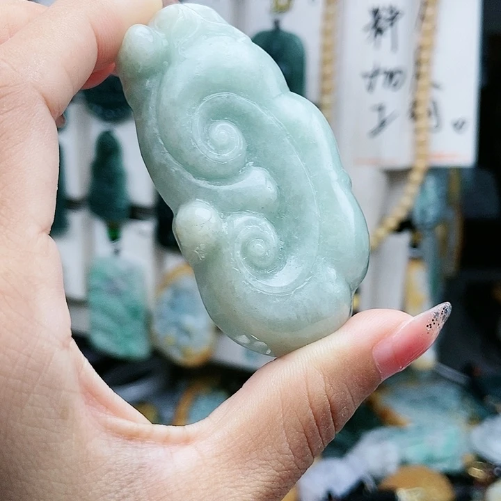 颈饰足铂镶嵌翡翠翡翠