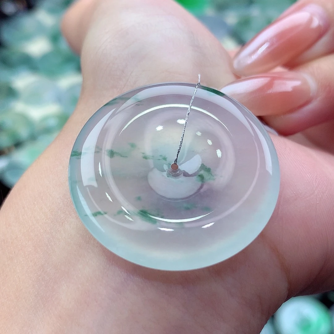 翡翠未镶嵌颈饰编号57。尺寸32.8-6.5