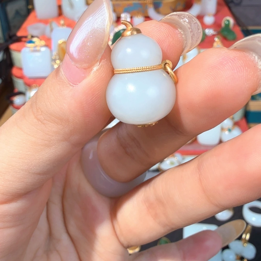 和田玉18K金镶嵌颈饰
