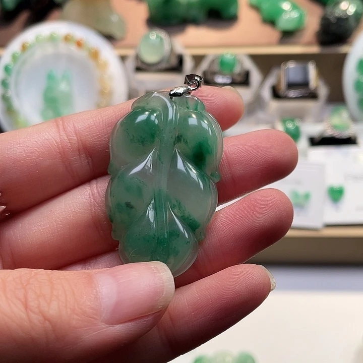 石英质玉未镶嵌吊坠