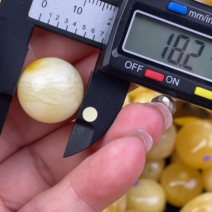 蜜蜡未镶嵌裸石微瑕385