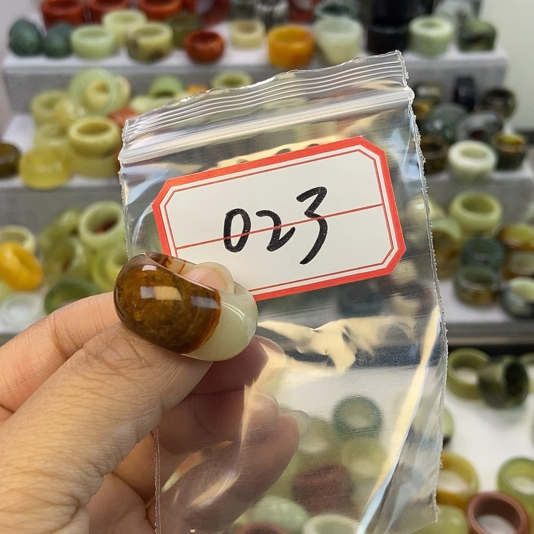五***泉蛇纹石玉未镶嵌戒指