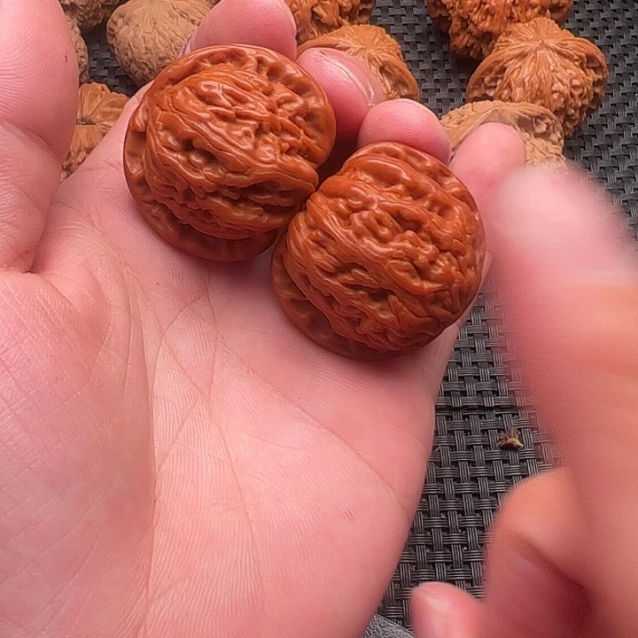 宇***文玩核桃把件白狮子