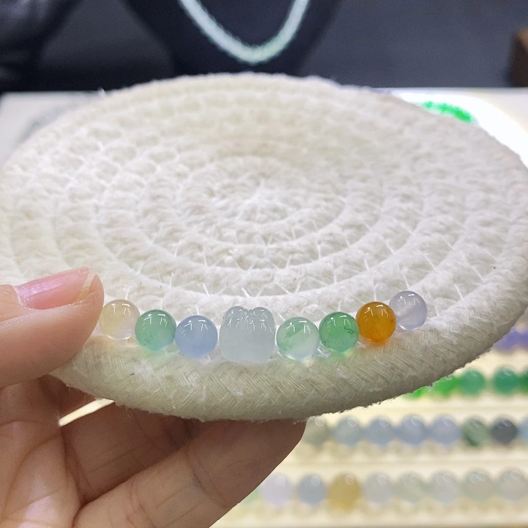 翡翠未镶嵌挂件一组