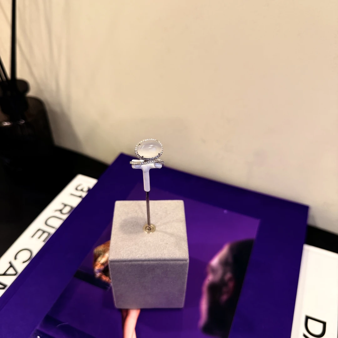 壹屿珠宝     113049    18 K金配件和田玉传世级戒指