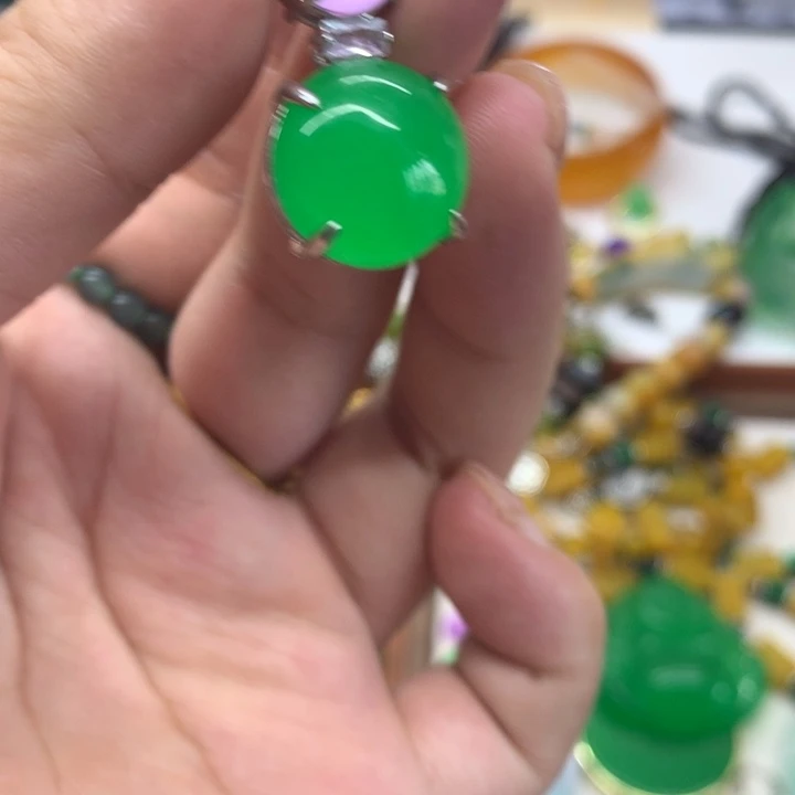 颈饰未镶嵌翡翠吊坠