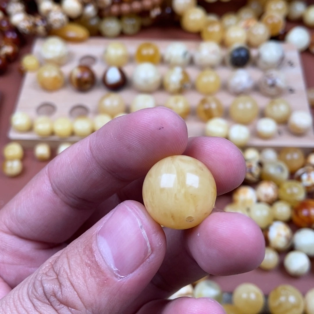 蜜蜡裸石未镶嵌米*蜜蜡