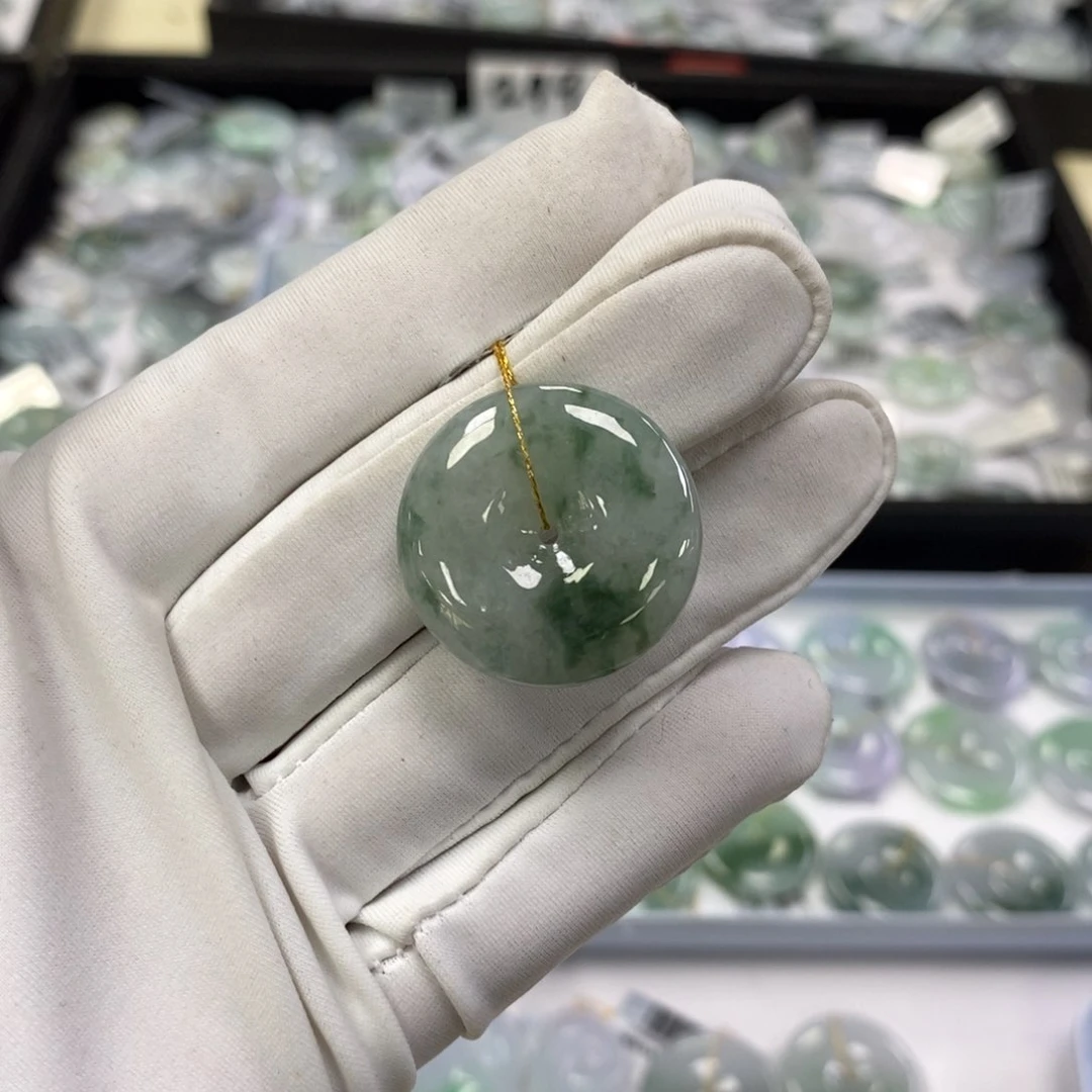 翡翠未镶嵌颈饰平安扣