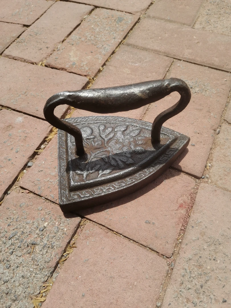 一件铁器，商品如图