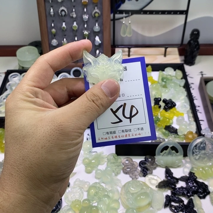 蛇纹石玉颈饰未镶嵌守**焉