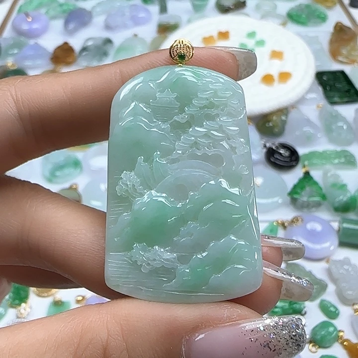 翡翠颈饰未镶嵌阳绿山水牌