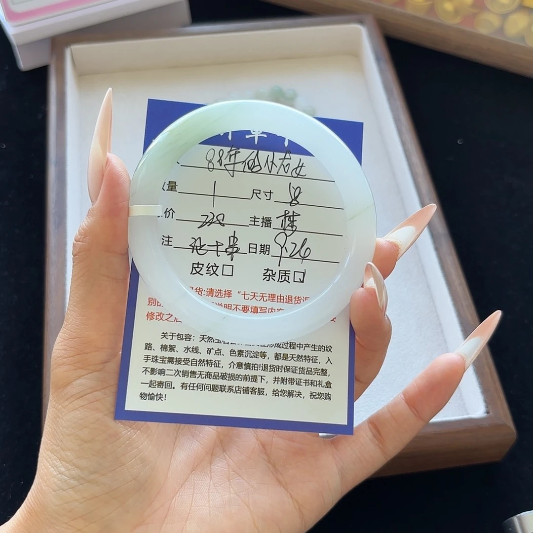 未镶嵌手镯石英质玉8****女