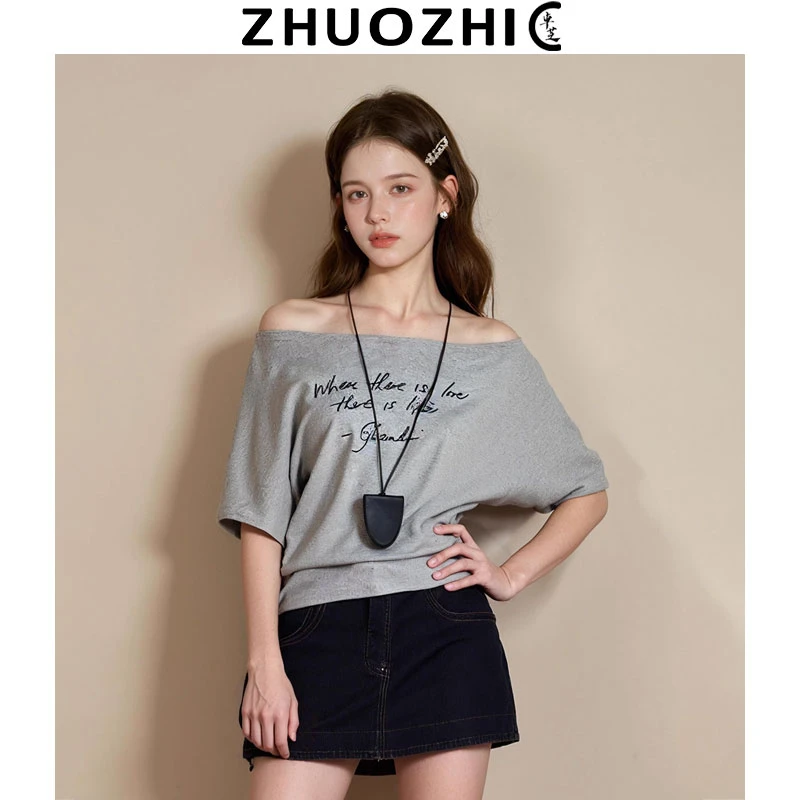 [特价]慵懒风一字肩灰色印花短袖T恤女2025夏季新款百搭露肩上衣