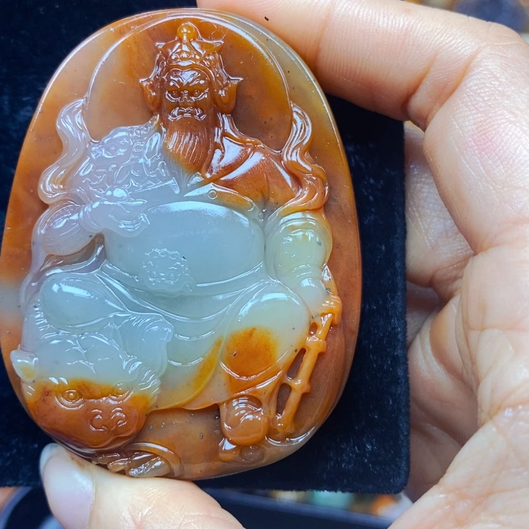 未镶嵌石英质玉（黄龙玉）颈饰
