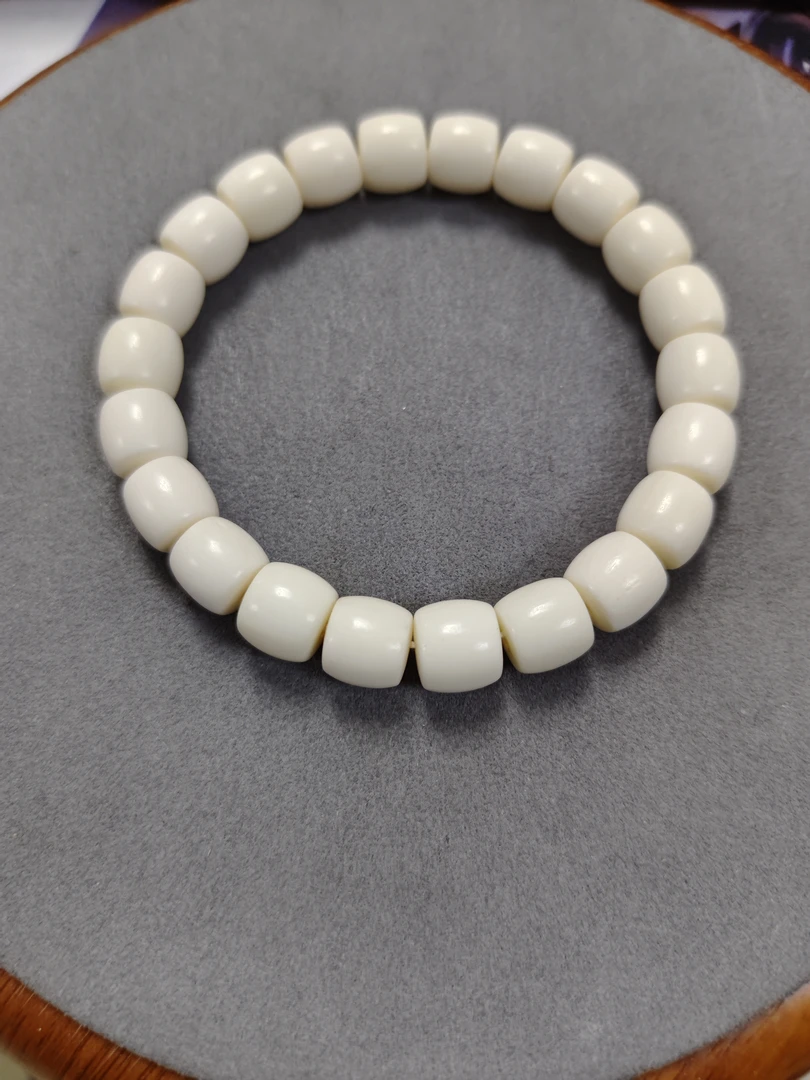 M583号精品白色卡10mm直切手串