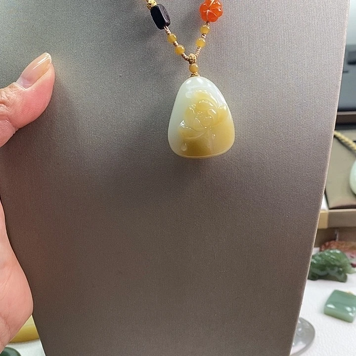 和田玉颈饰未镶嵌