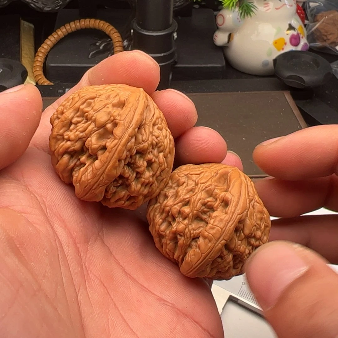 文玩核桃吊坠虎头王43滢