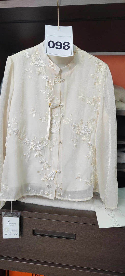 098网红同款格子外套女双排扣短款小香风小众皮衣女上衣新款