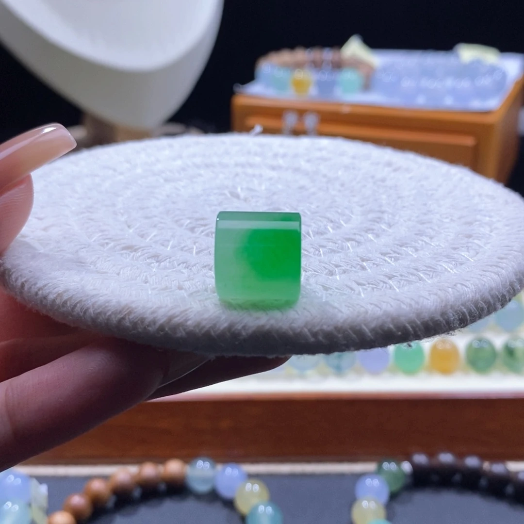 颈饰未镶嵌翡翠冰阳绿桶珠