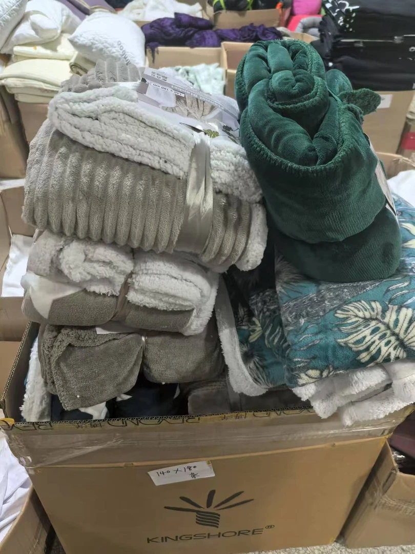 《厚广家》3楼140×180杂款双层绒毯 发1张 不挑款 不挑色