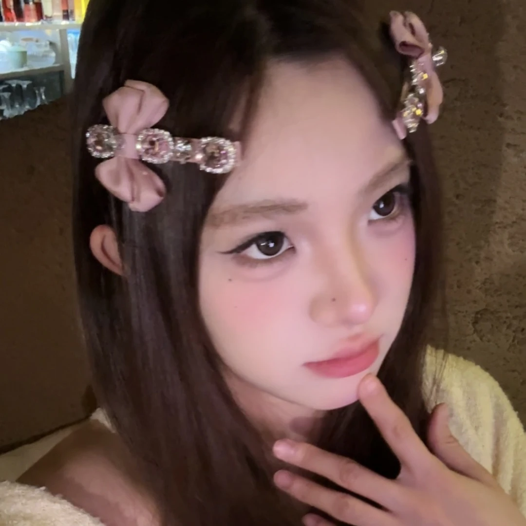 可爱甜甜～精致黑色粉色缎面方形重工水钻镶边甜美蝴蝶结鸭嘴夹