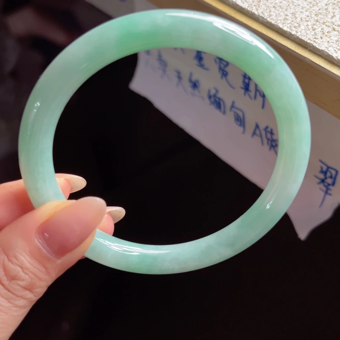翡翠未镶嵌手镯手镯