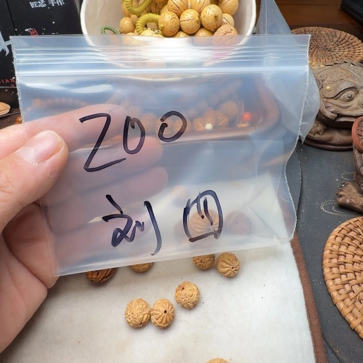 刘****文玩核桃吊坠手工雕刻