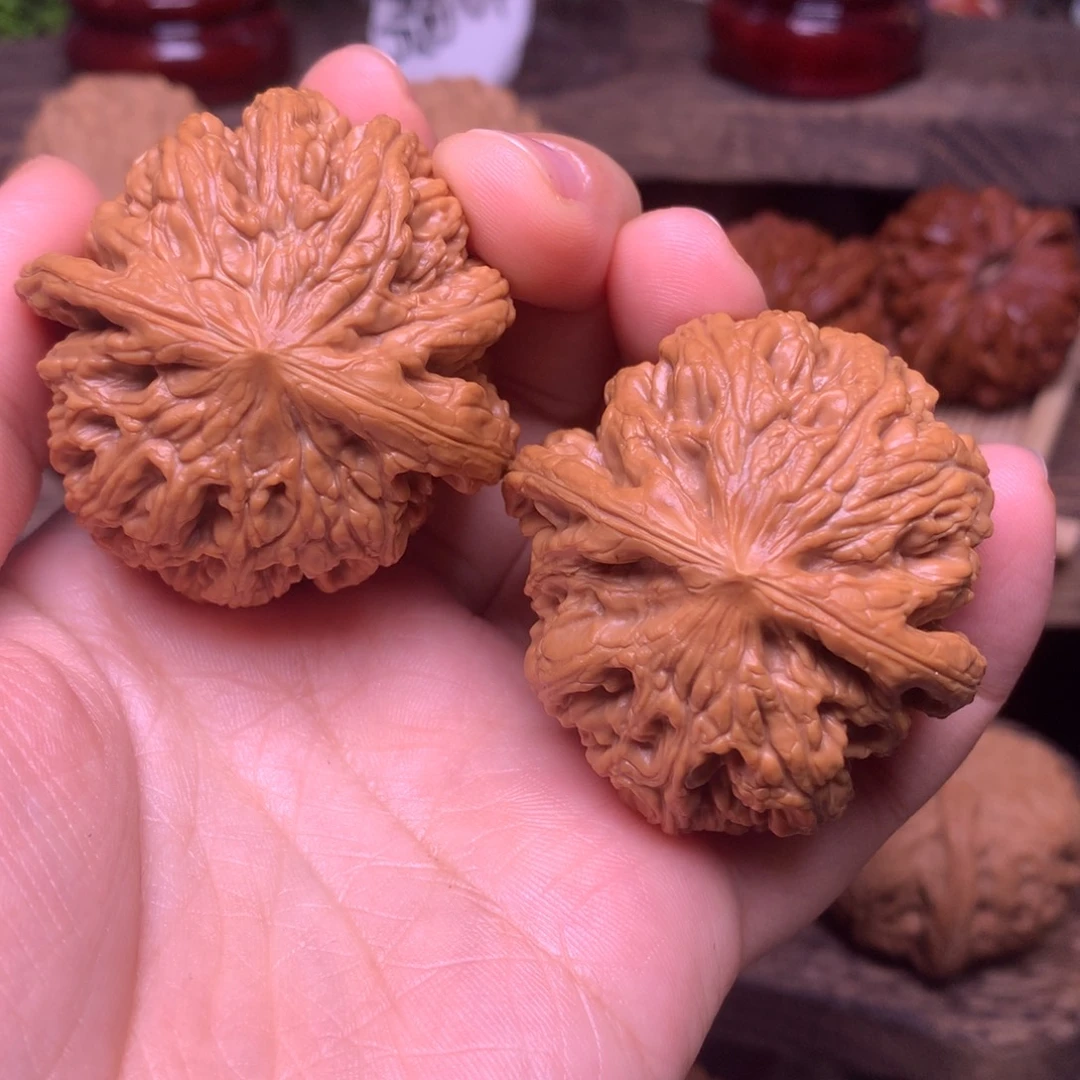 文玩核桃吊坠43粗筋