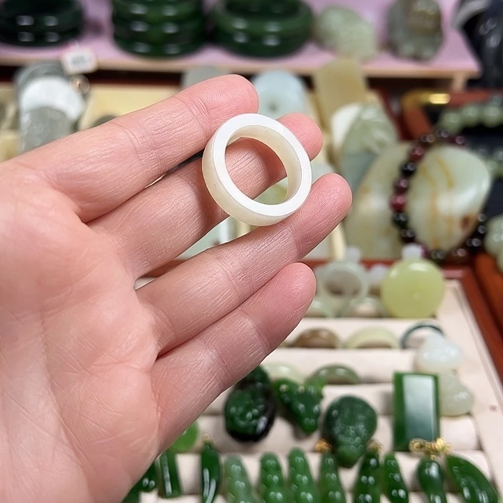 和田玉（糖玉）未镶嵌颈饰