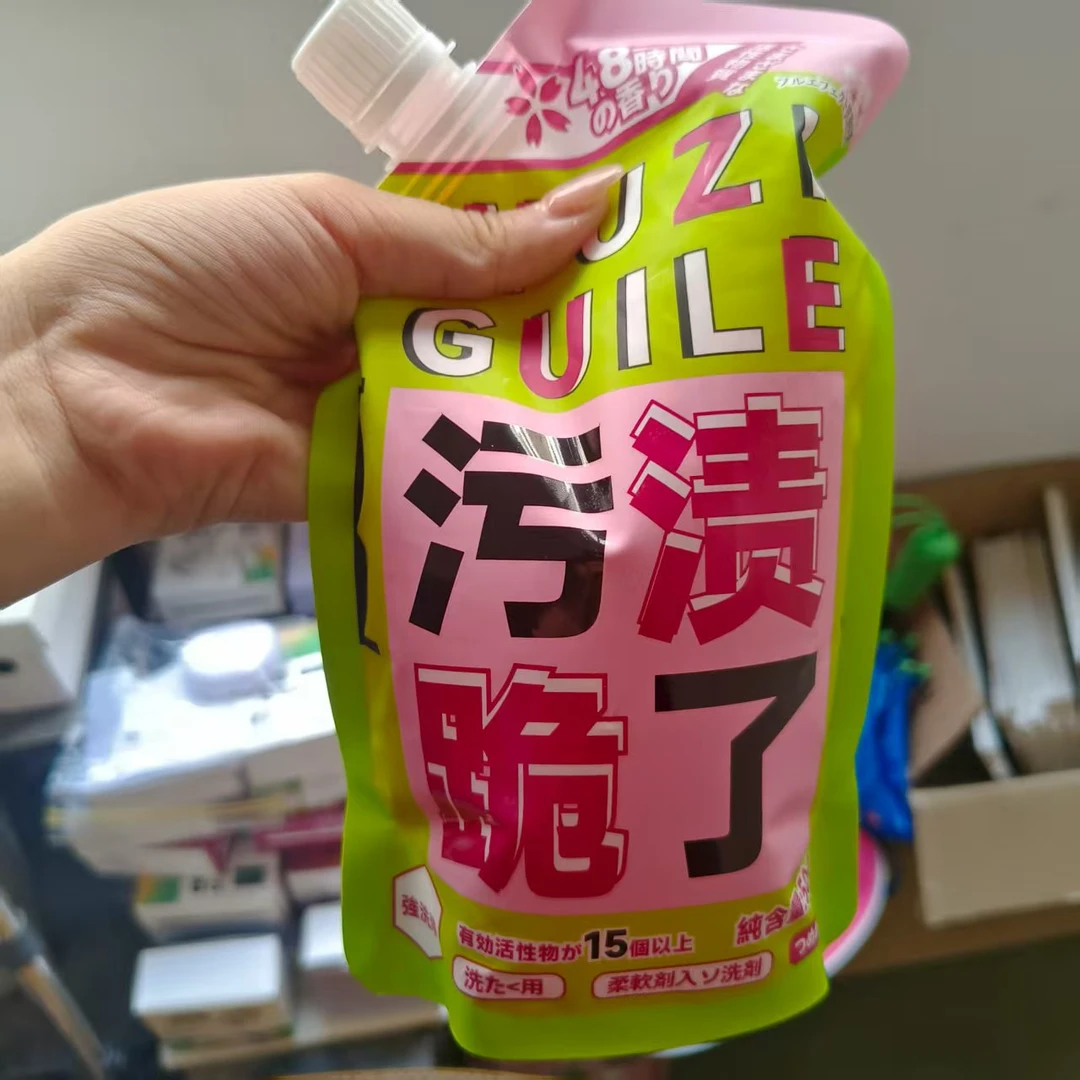 樱花留香抗静电柔顺洗衣液