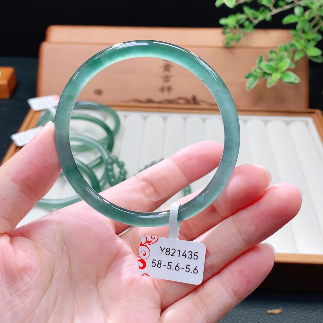 未镶嵌手镯（圆镯）翡翠